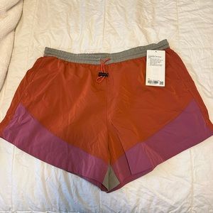 Lululemon Evergreen 4.5” Short Size 14 NWT